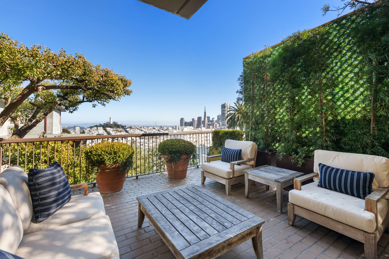 3,700sf+ Three Bedroom Condo With East Bay Views