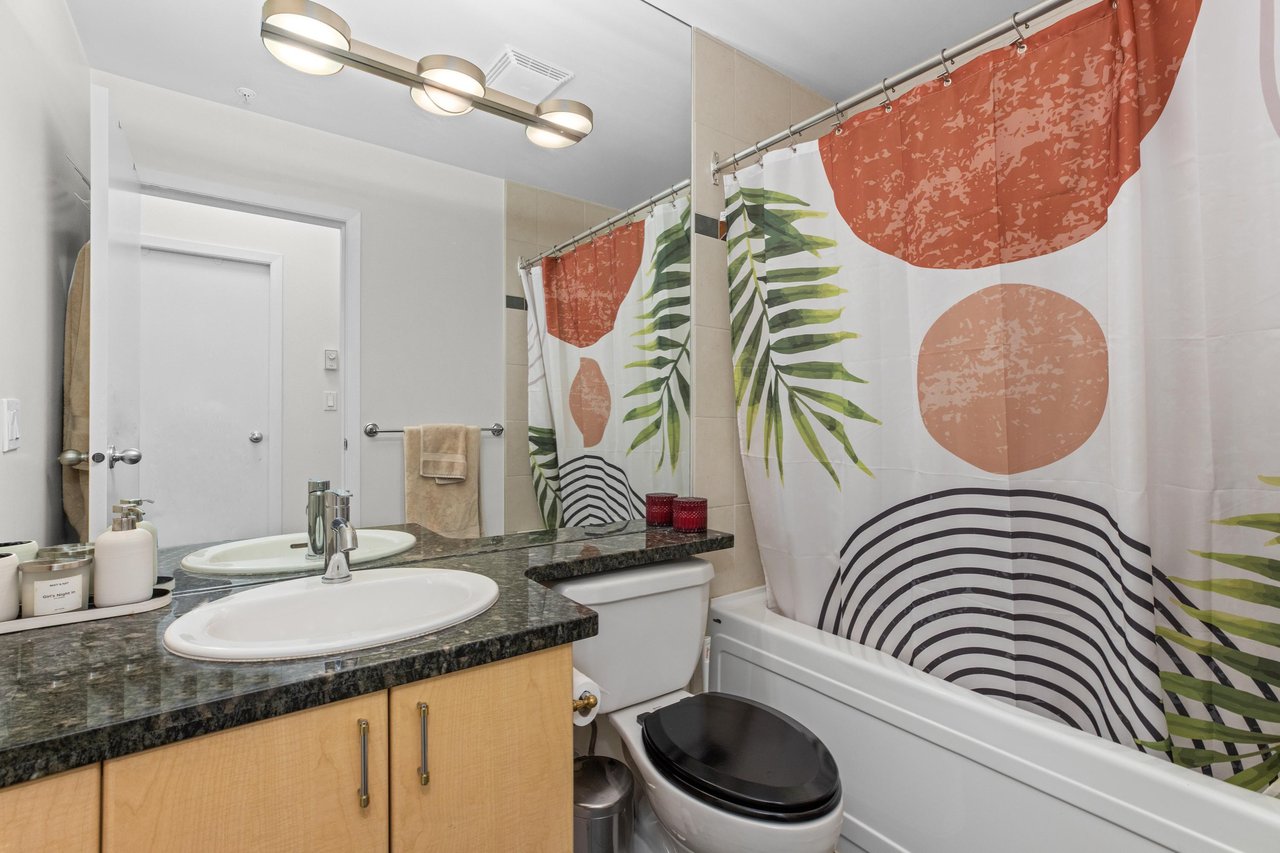 1003-1099 Marinaside Cres