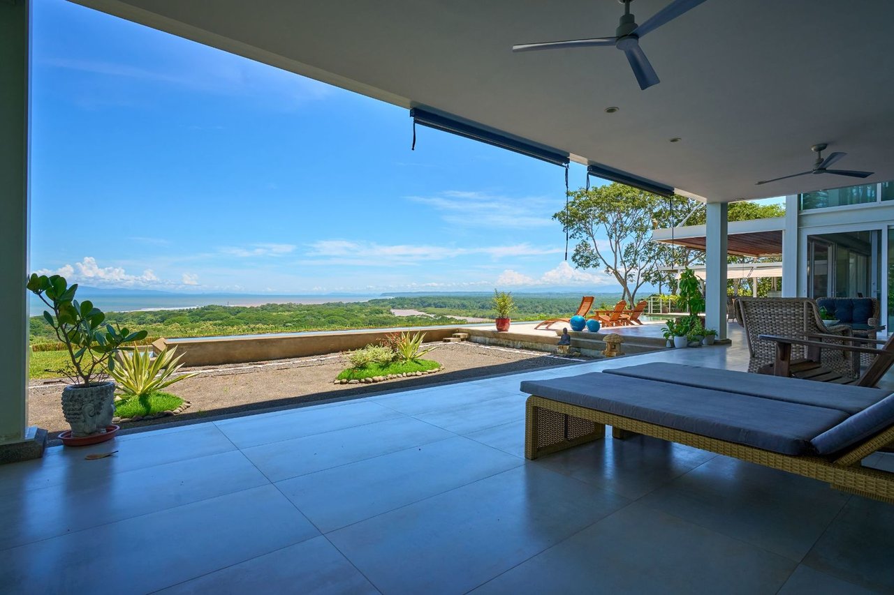 Hilltop Luxury Heliport Estate, Jaco, Puntarenas