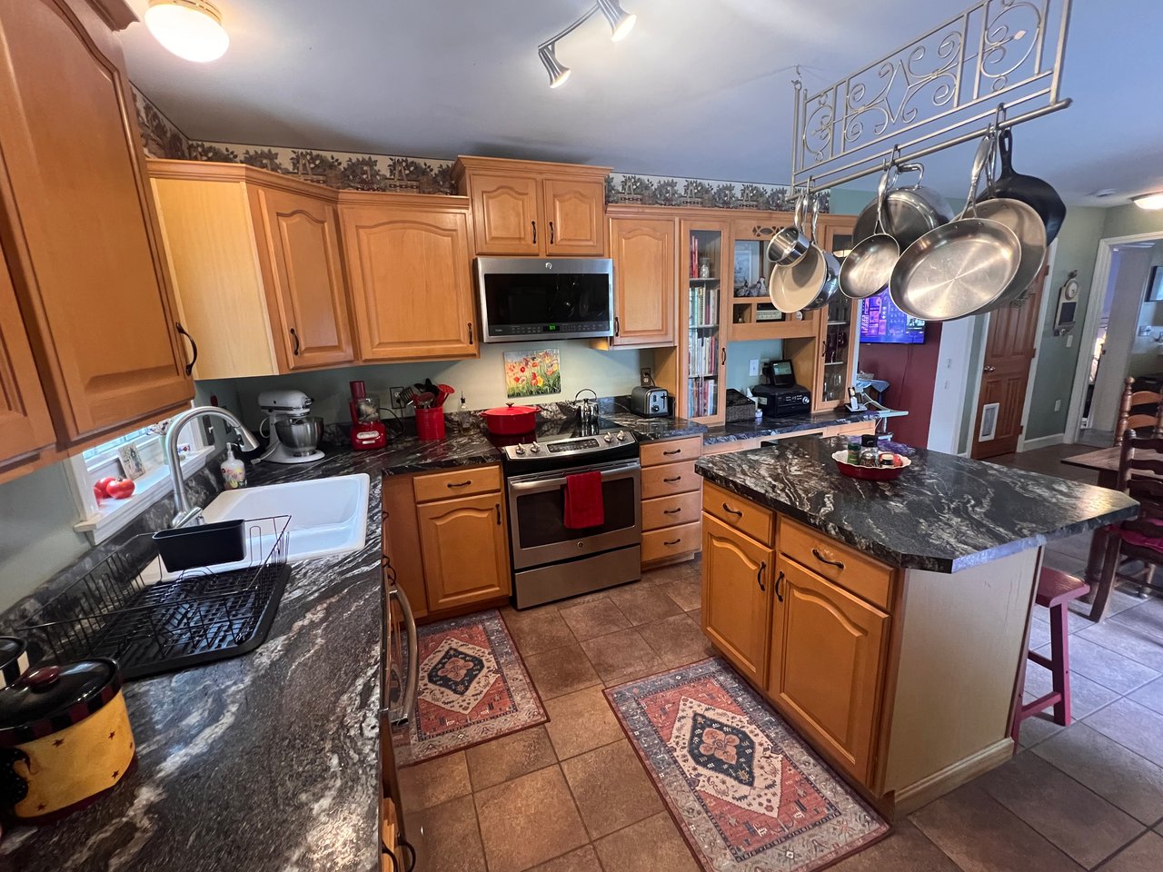 548 Crow Hill Rd