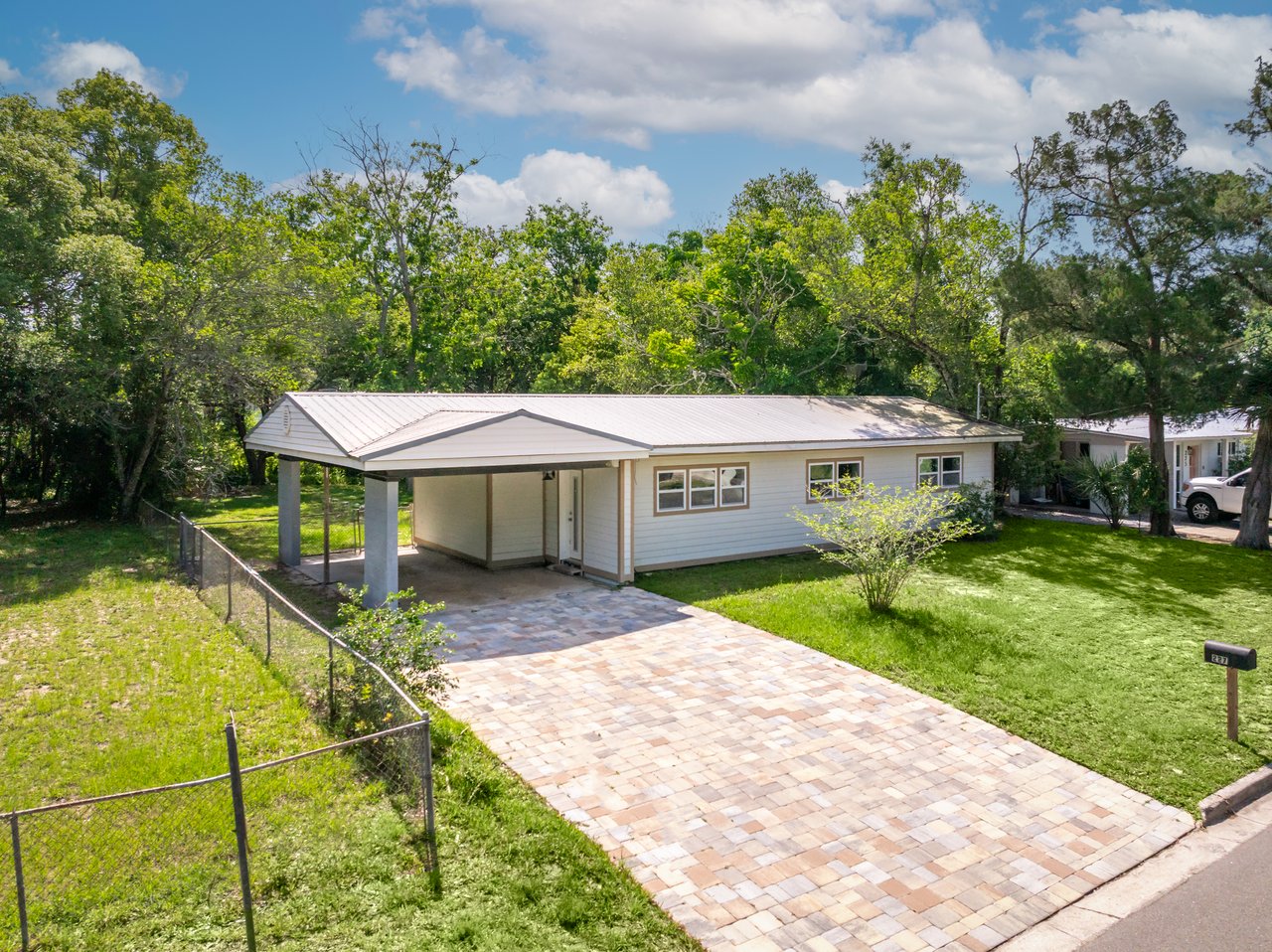 227 NORTH WHITNEY STREET