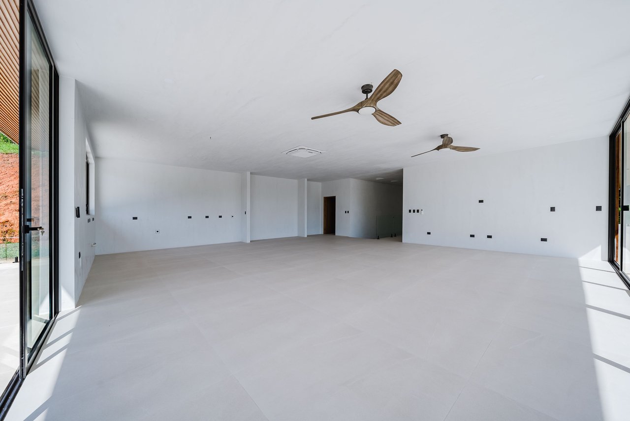 Finca Tranquila Brand New Luxury Residence