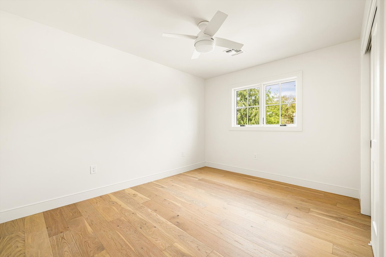 4835 E INDIANOLA Avenue