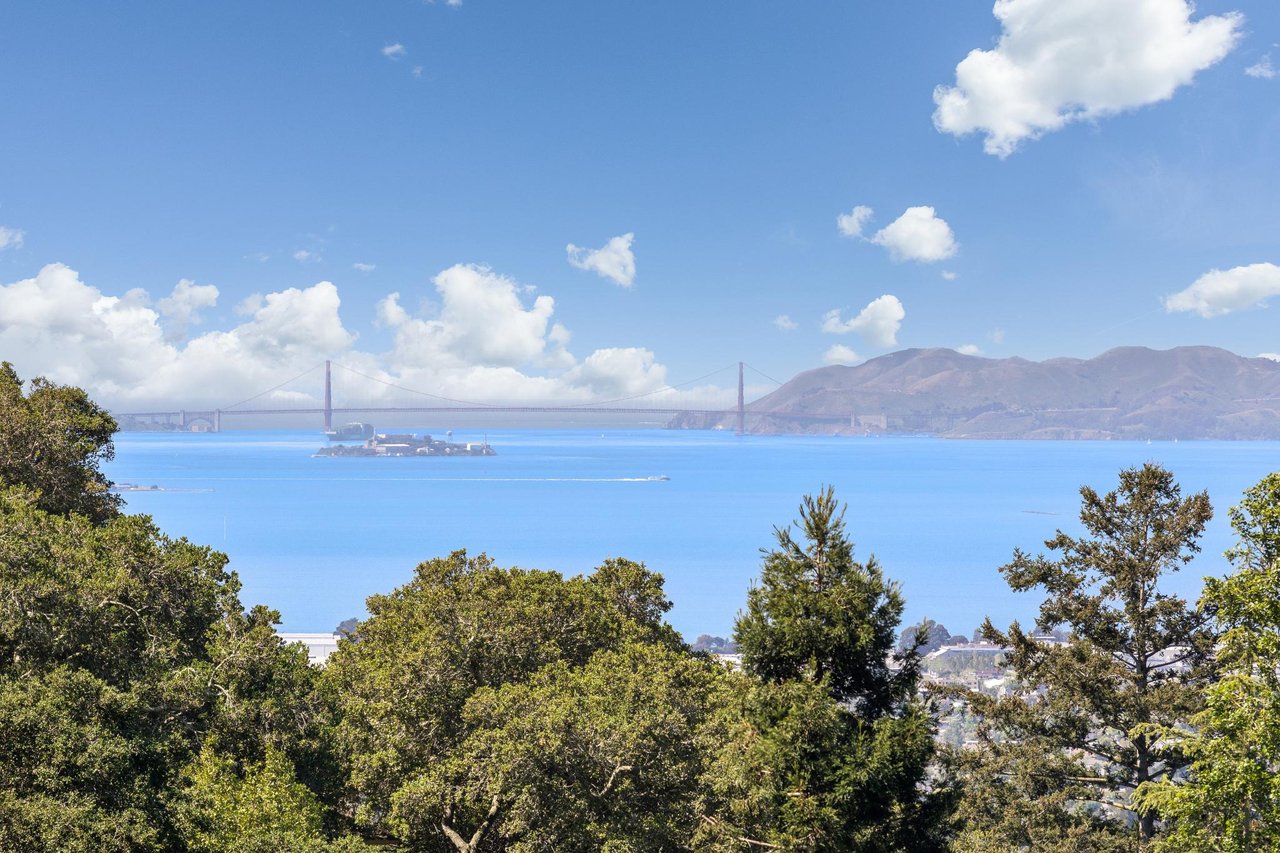 Where Serenity Meets Iconic Views — Claremont Hills Living