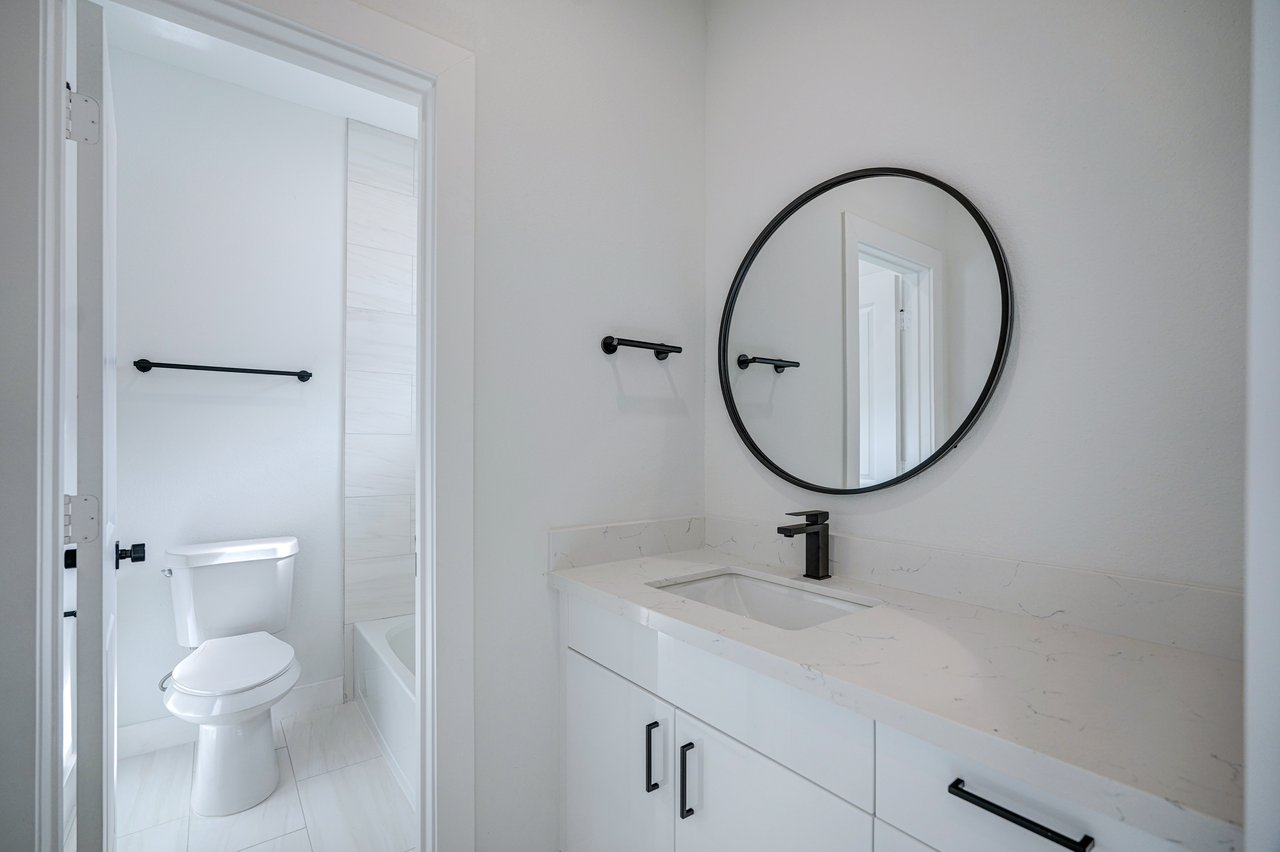Secondary Bathroom in Creekmont home 