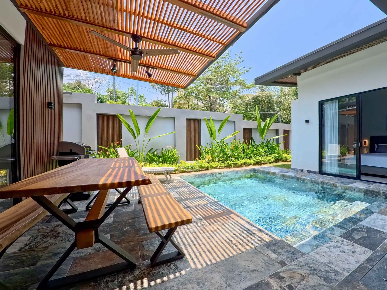 Great Location Brand New Pool House