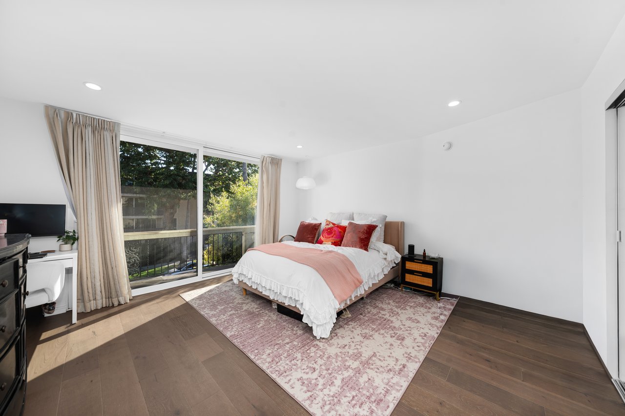 11970 Montana Ave Unit: 207, Brentwood 