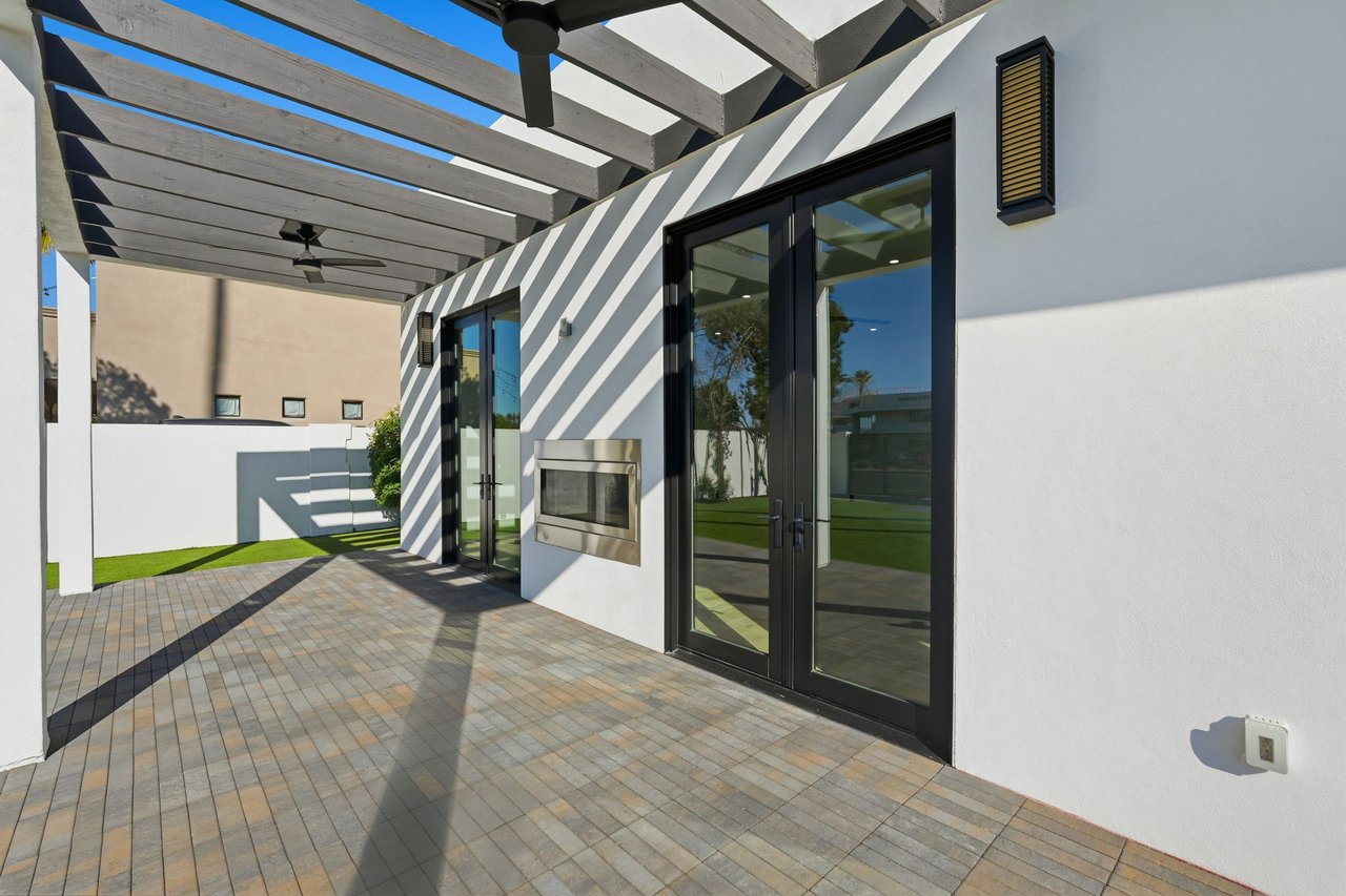 3106 N VALENCIA Lane