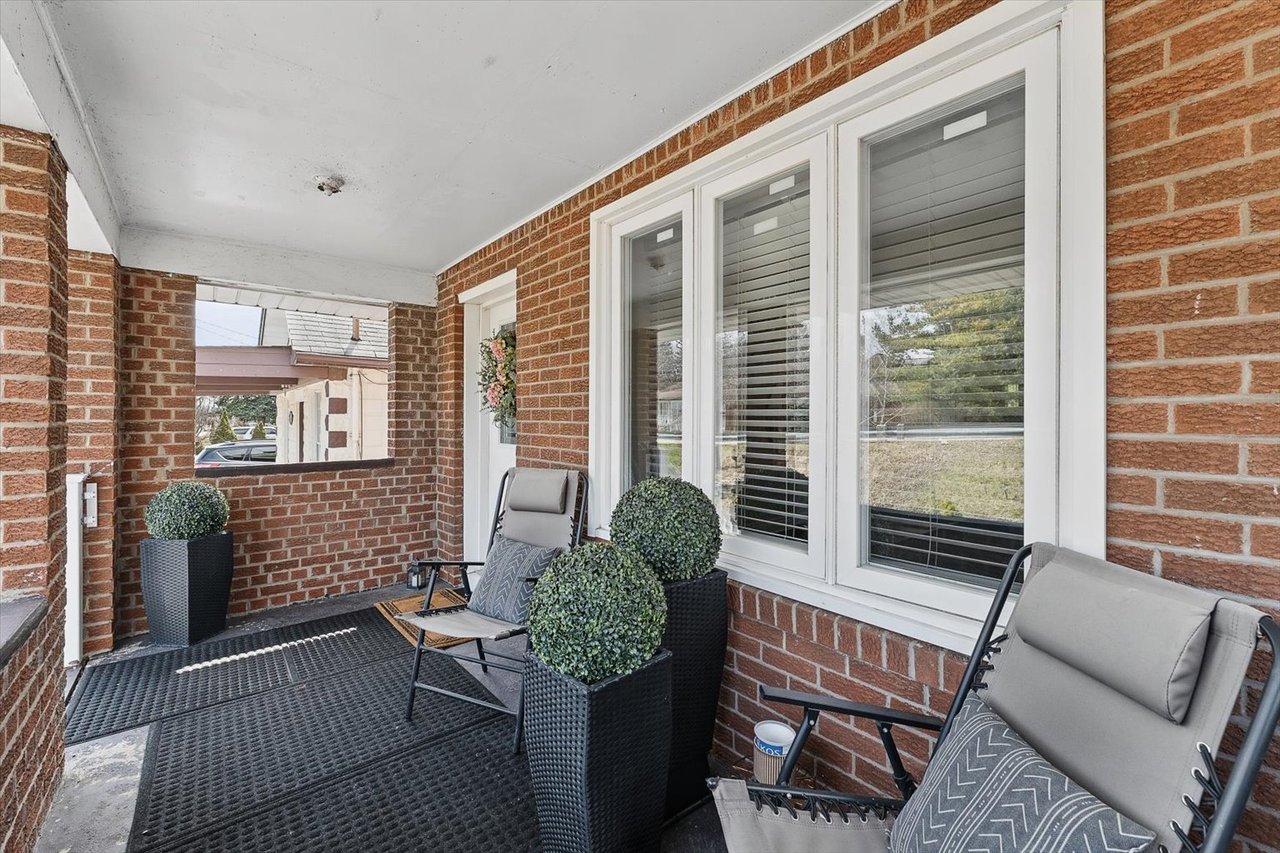 1106 Haig Blvd