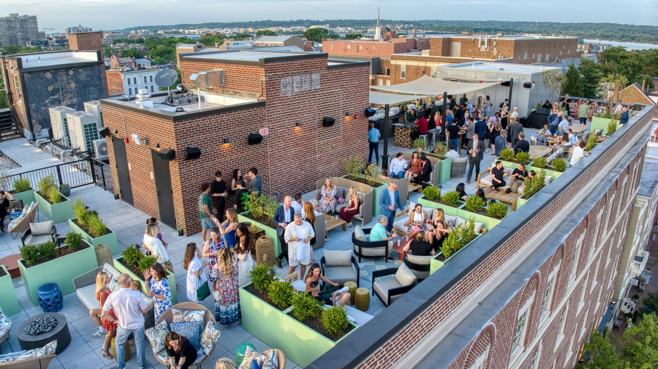The Best Patios, Rooftops & Outdoor Dining to Enjoy This August in Alexandria