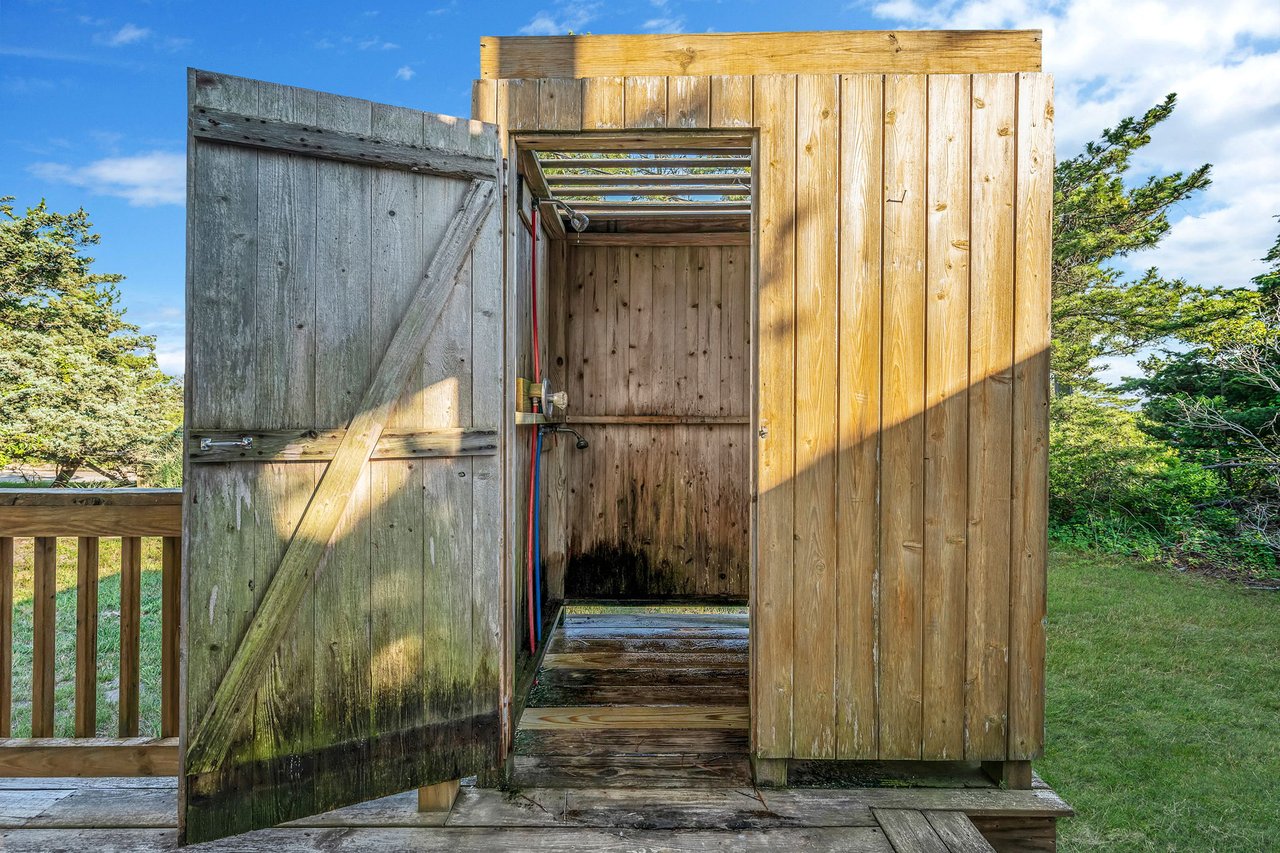 38 W Lighthouse Walk