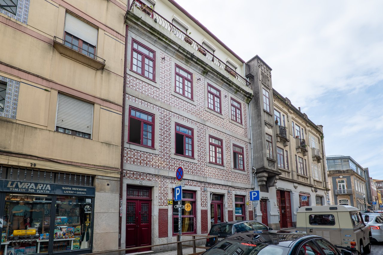 Prime Renovated Building in the Heart of Porto with Strong ROI Potential