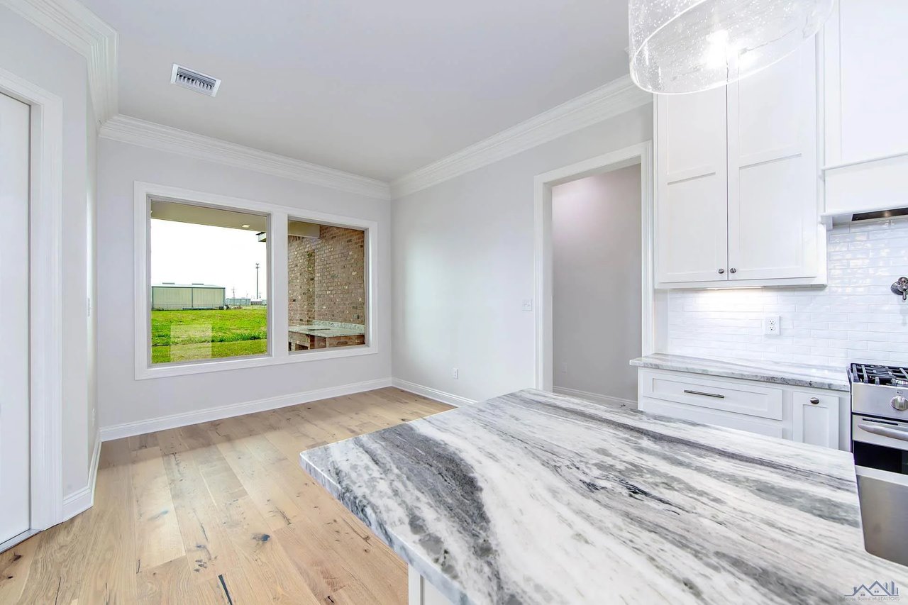 351 Ravensaide Dr
