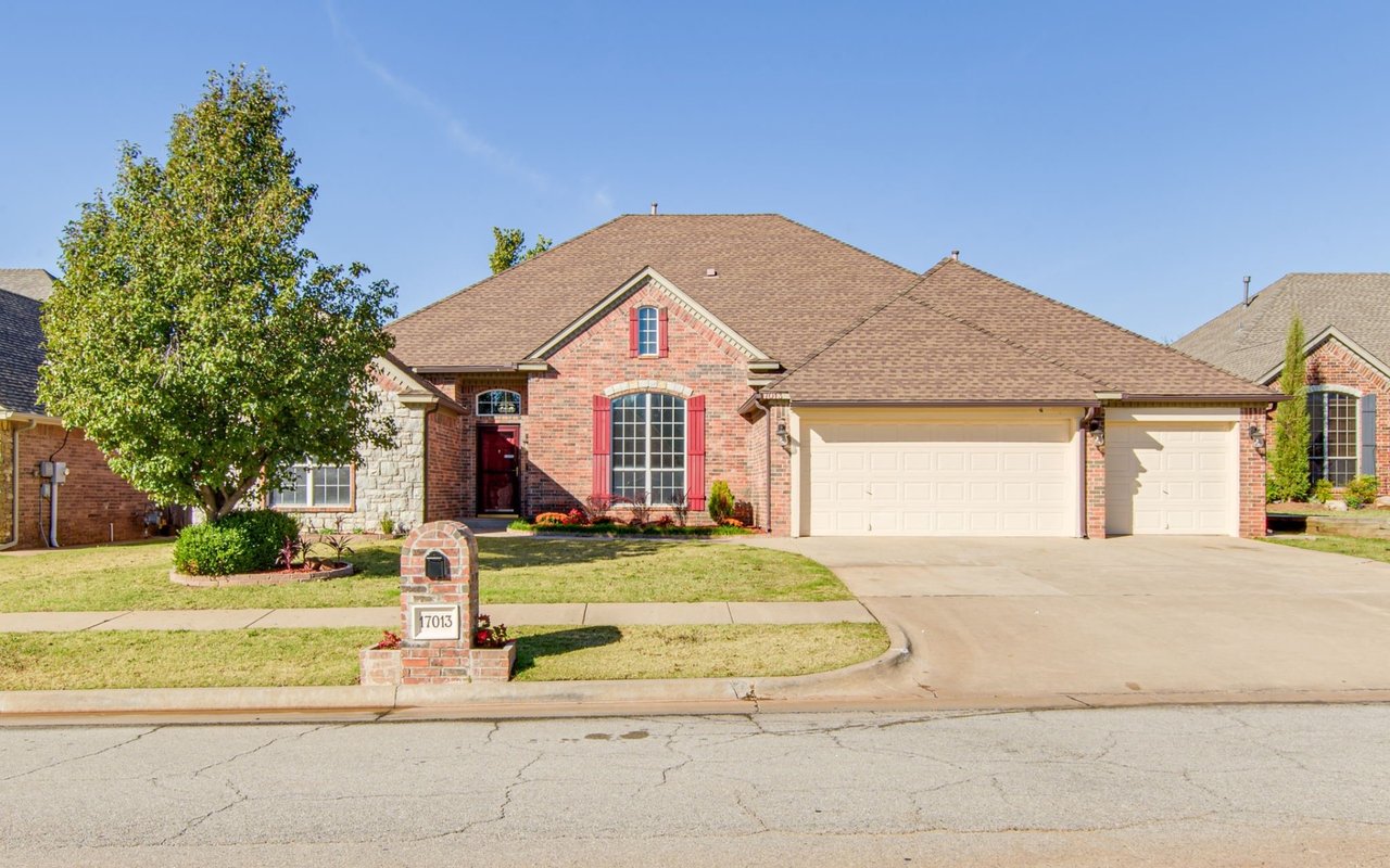 Just Listed: Spacious Fenwick Home with Two Offices