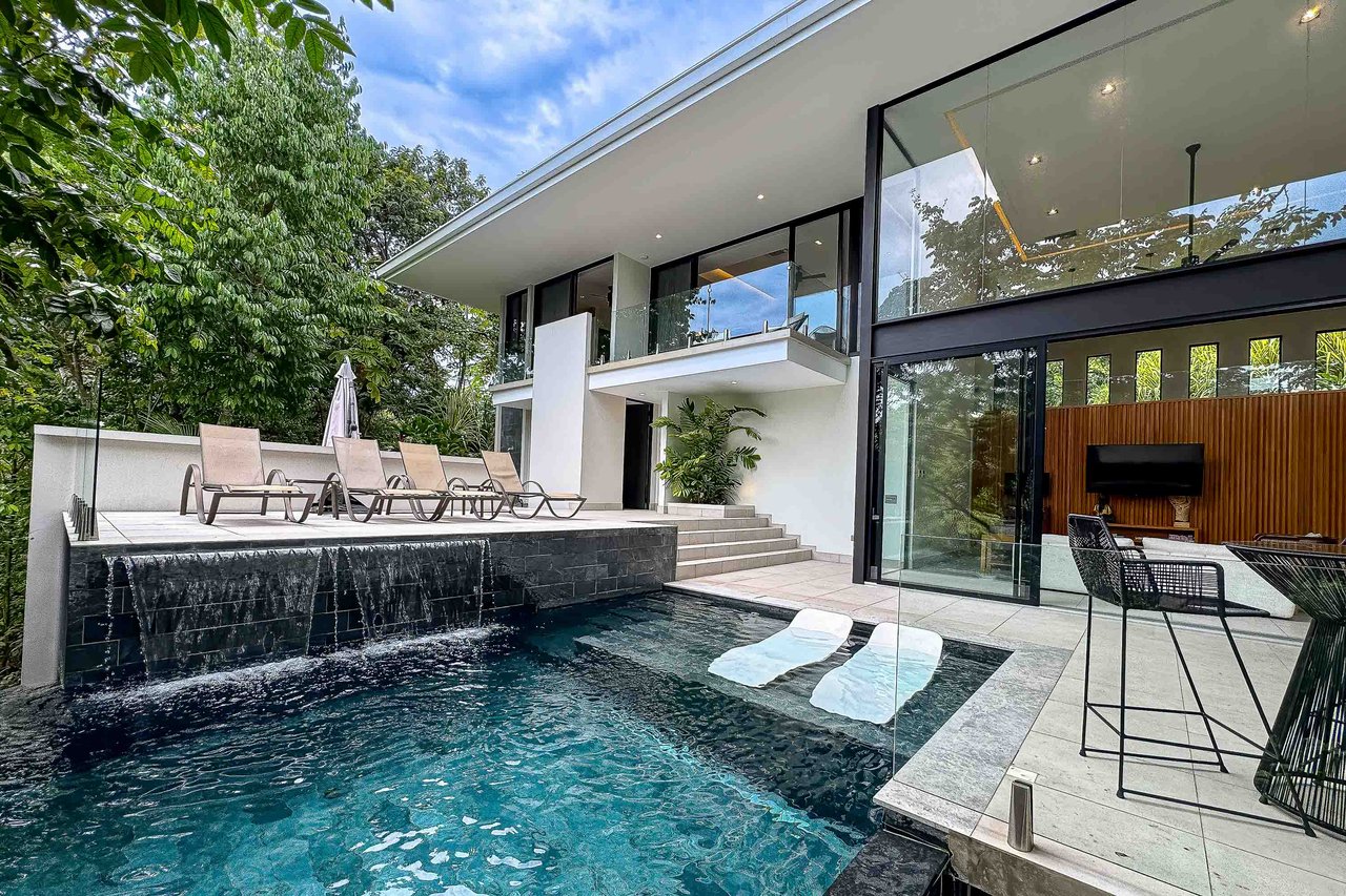  Luxury Vacation Villa located in a Private Gated Community, 