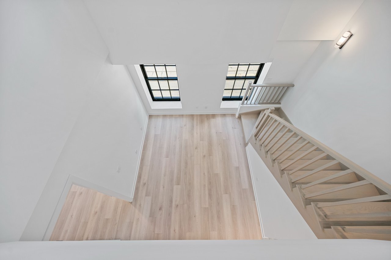 327 King Street W Unit: 306