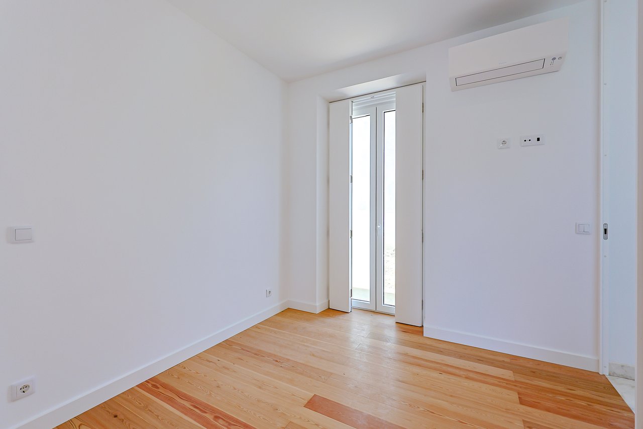 Elegant New T2 Apartment with Two Suites in Monte Estoril
