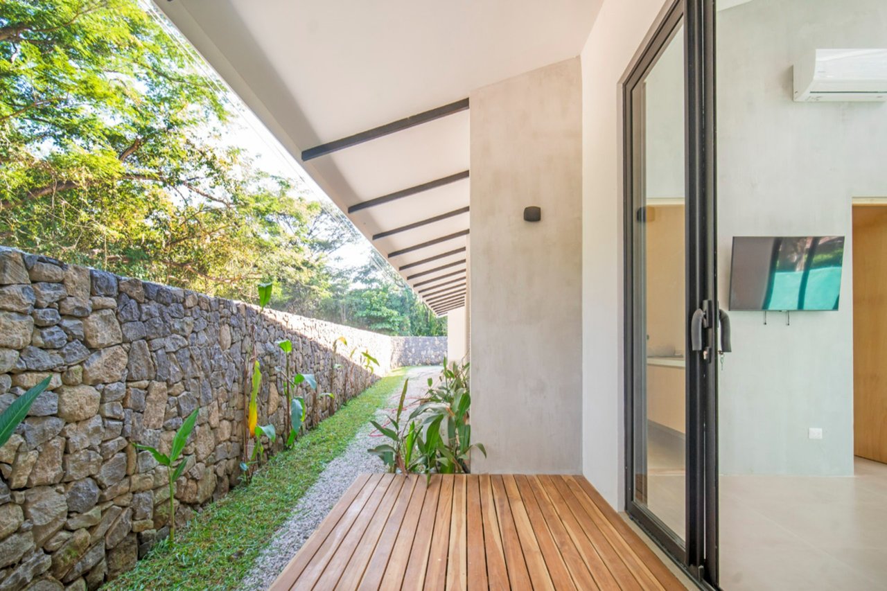 Casa Cenizaro | Elegant 4-Bed Tropical Retreat with Pool in Surfside, Potrero