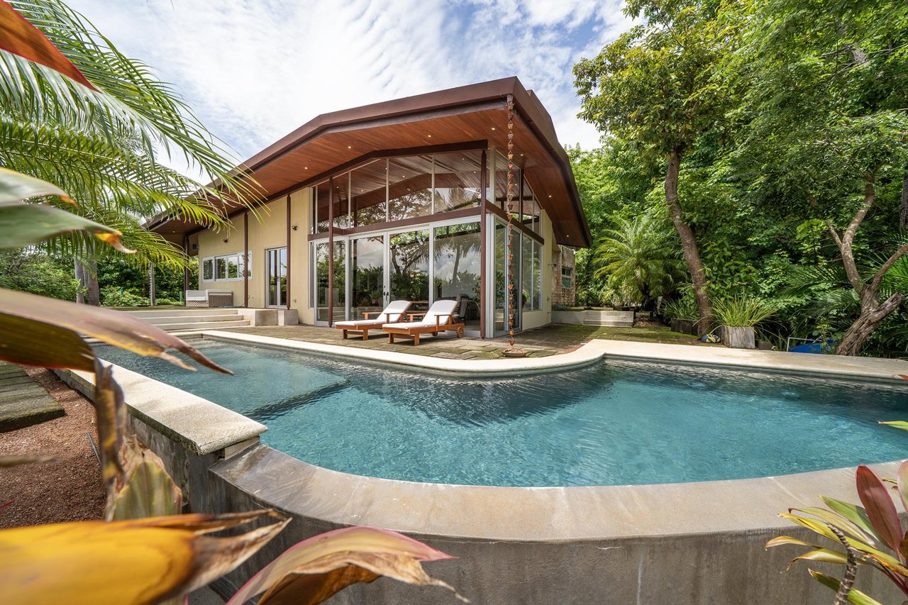 Casa Gracia | Luxury Jungle Retreat with Infinity Pool in Rancho Villareal, Tamarindo