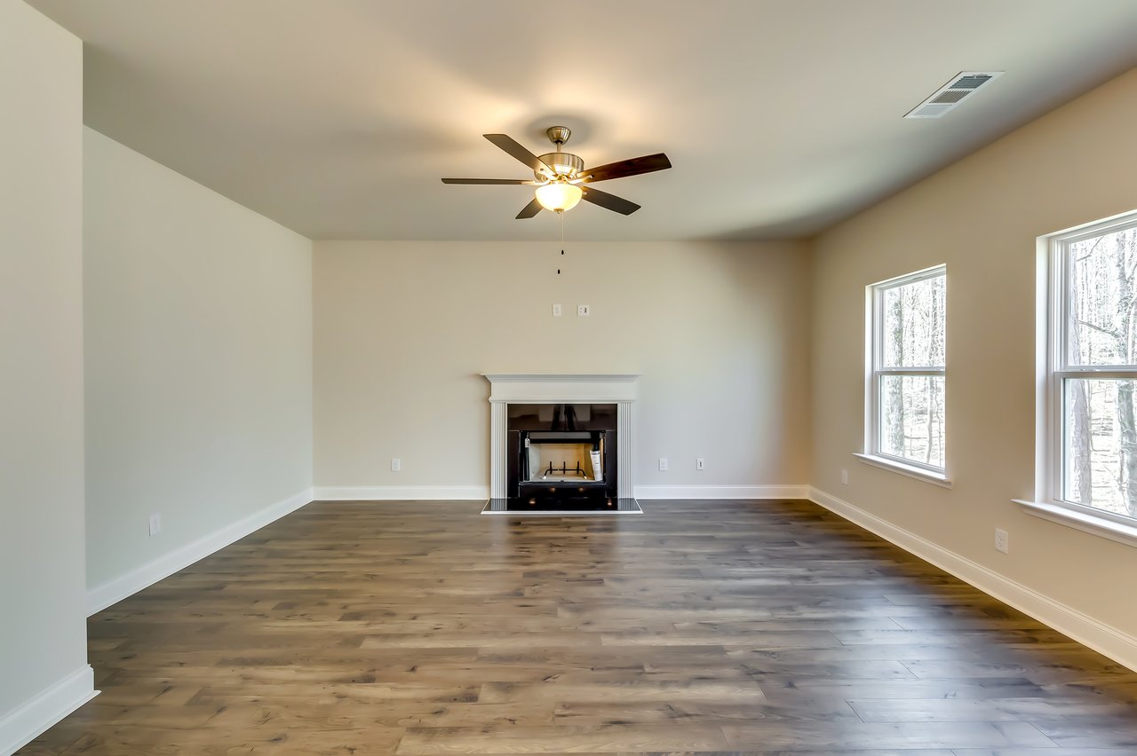 407 Shoals Trl