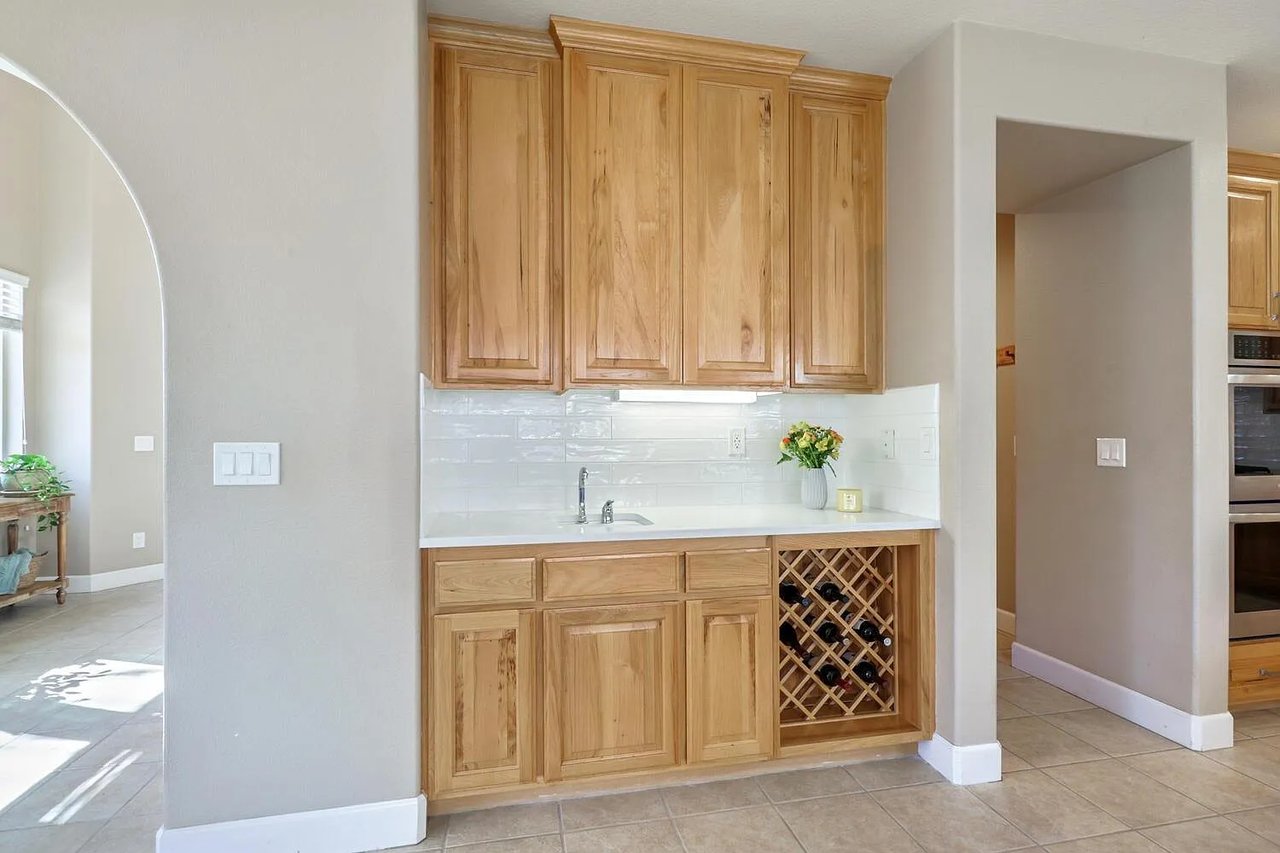 2200 Red Hawk Ct
