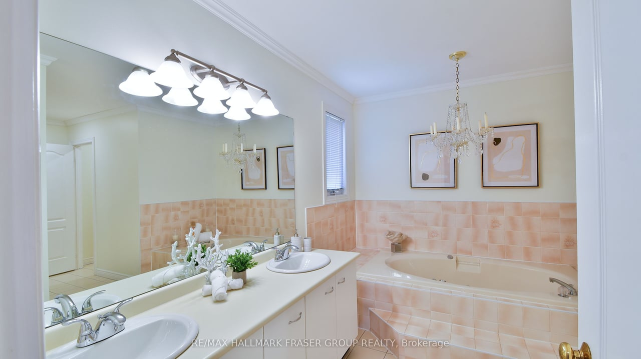 28 Leah Cres