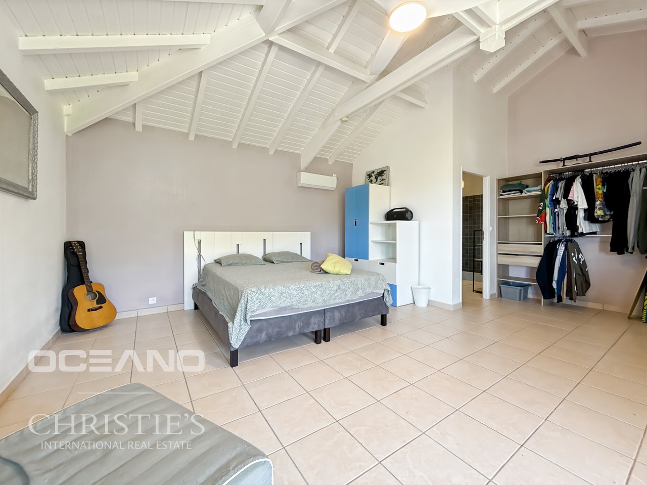 Spacious 3-Bedroom Villa + Studio – OYSTER POND