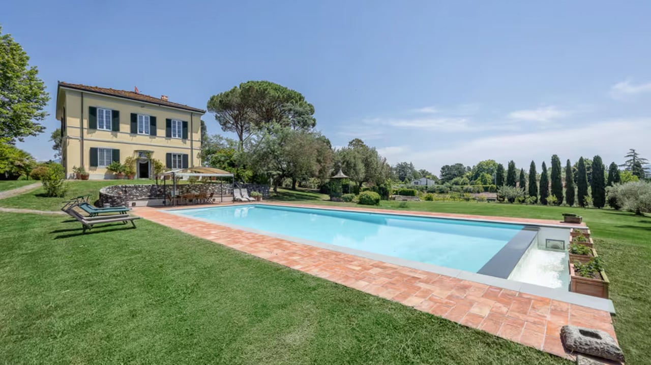 Charming Villa in Lucca