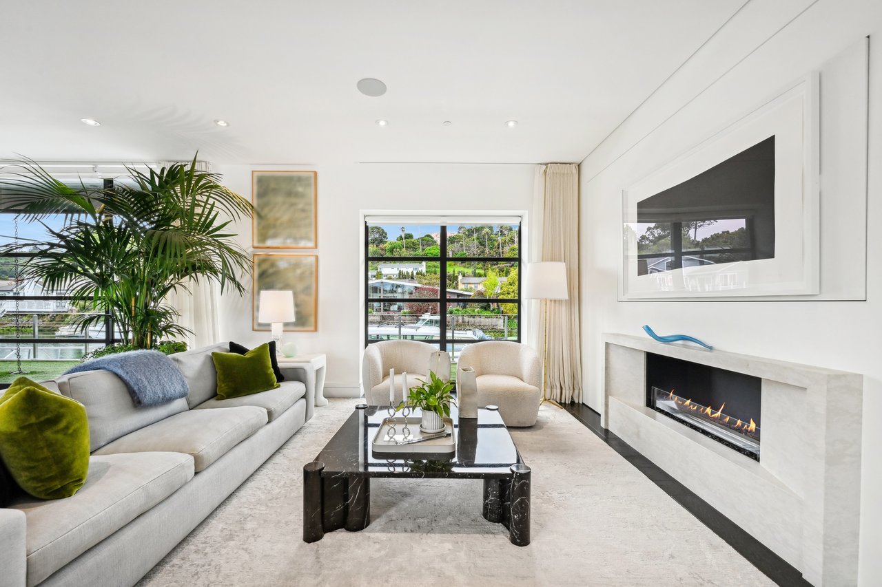 A Waterfront Masterpiece of Modern Luxury