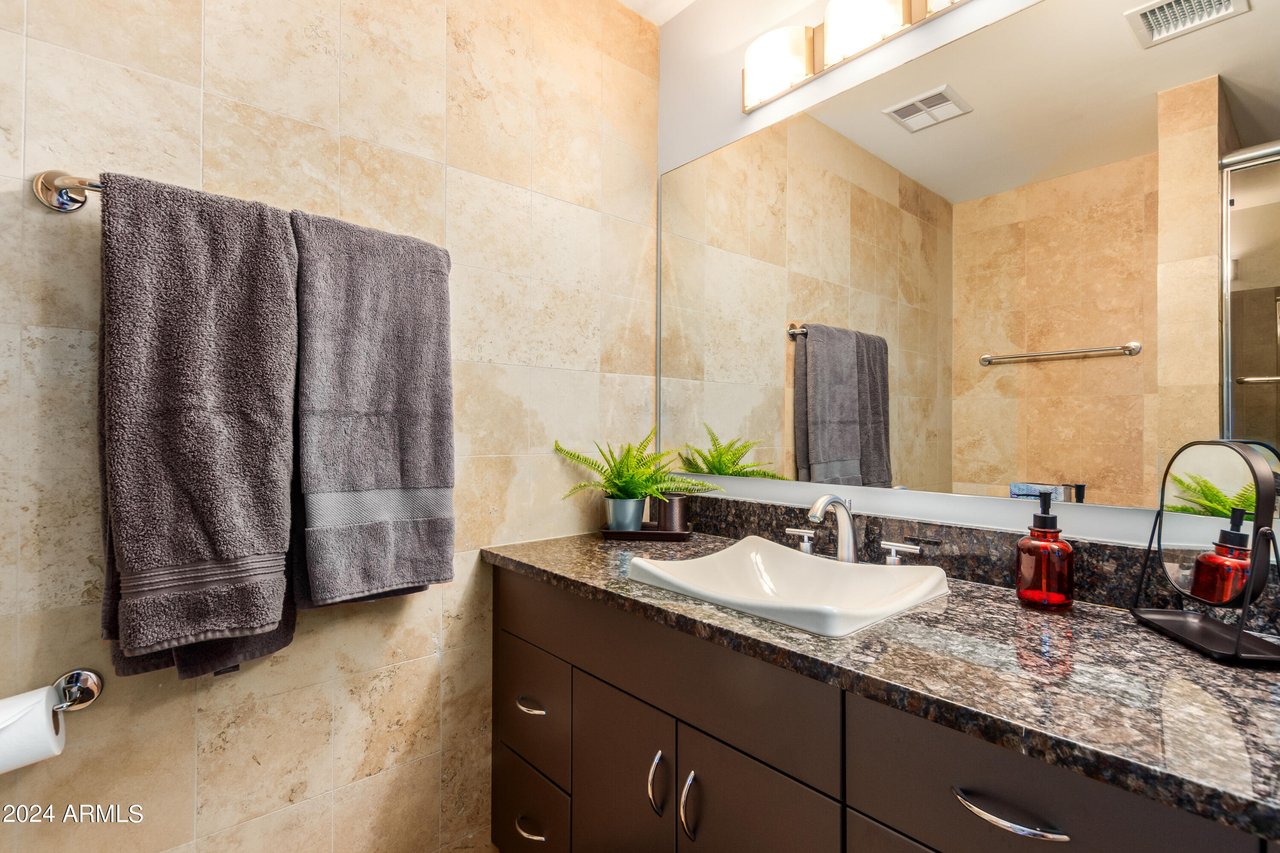 7137 E Rancho Vista Dr, #4005