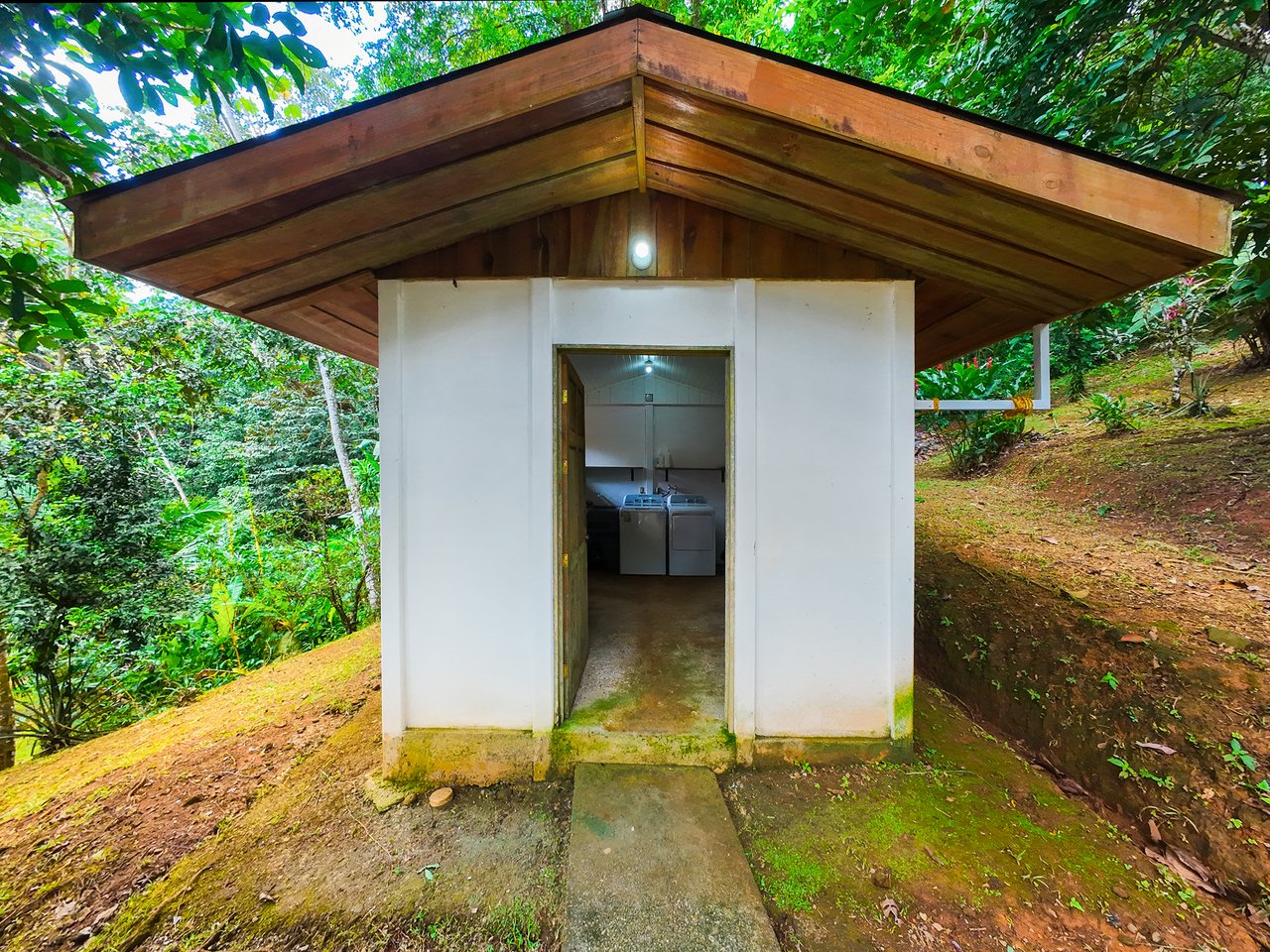Serene Jungle Home + Guest Cabin on 3 Acres and River