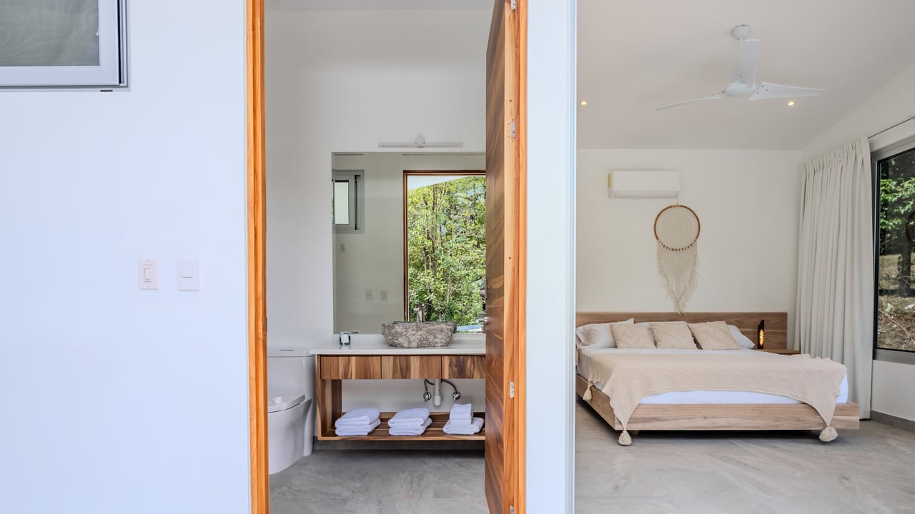 An Exclusive, Sunny Ridge-Top 4-Bed Designer House With Unforgettable Mountain & Jungle Views