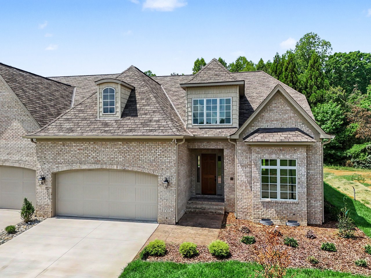 14 Creswell Manor