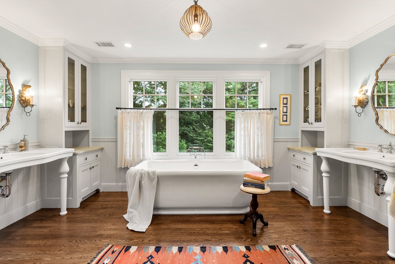 Renovated Georgian Colonial 