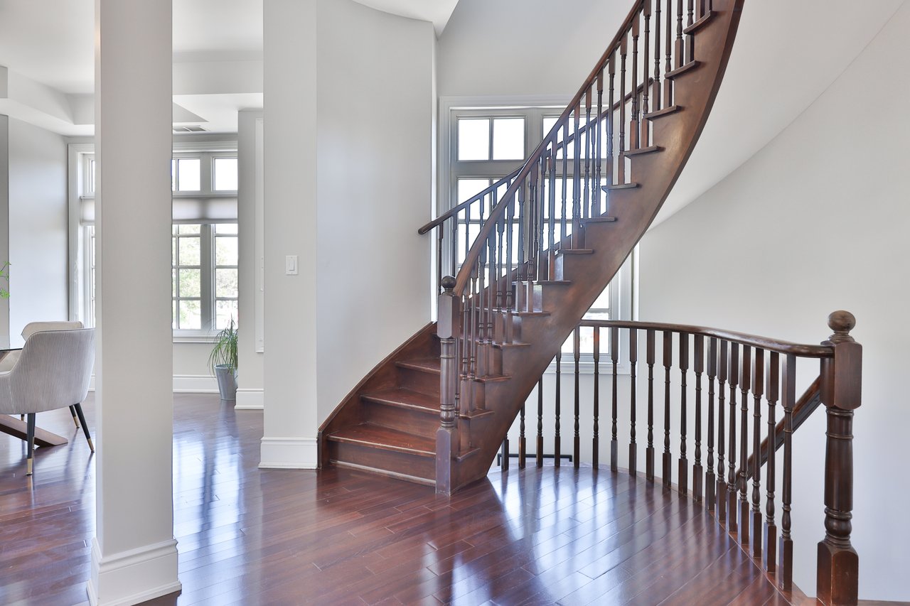 8-120 Bronte Road, Oakville 