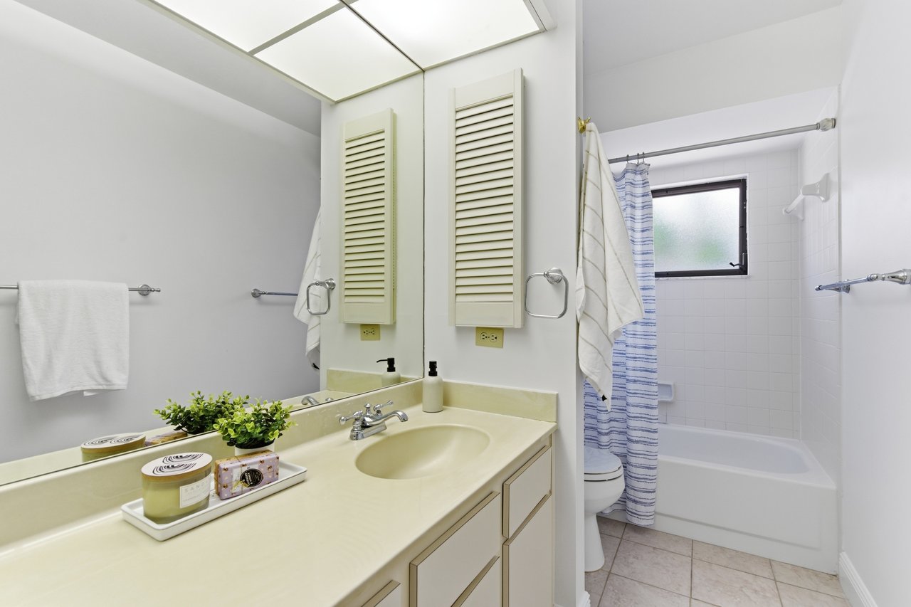 19184 Pine Run Ln - Three Oaks