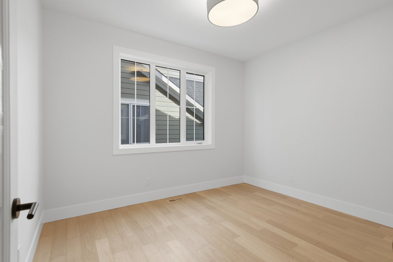 378 Bessborough Drive SW