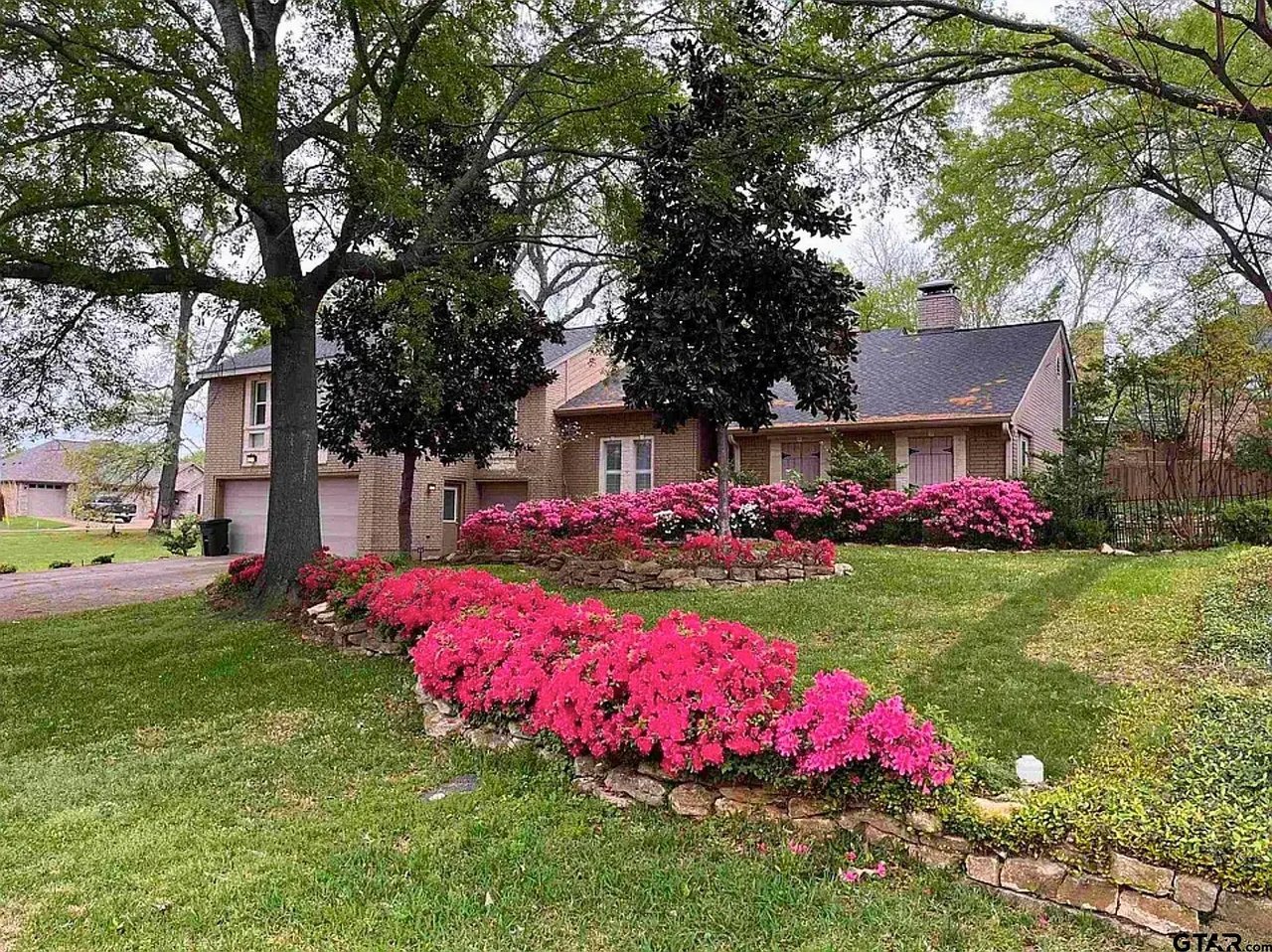 103 Williamsburg Ln