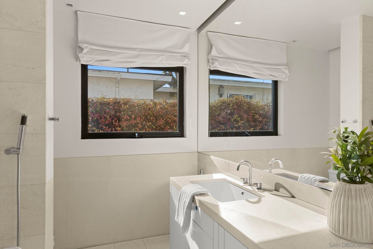 5811 Box Canyon Rd. La Jolla, CA