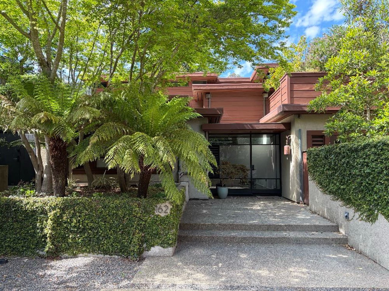 162 Throckmorton Ave