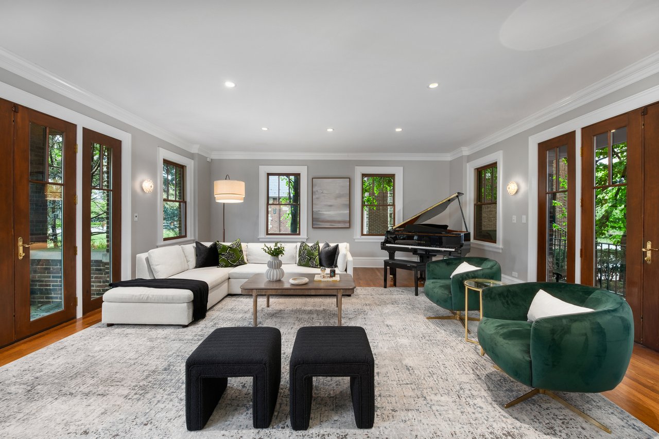 212 Sheridan Rd