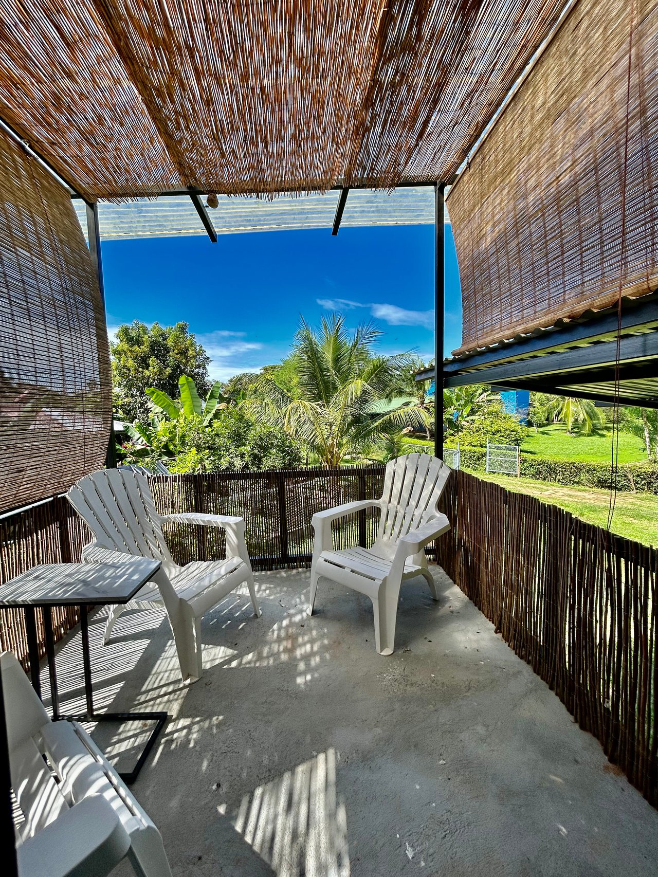 Hatillo Breeze, 2 Bedroom Home on 1,311m2 of usable land and year round creek!