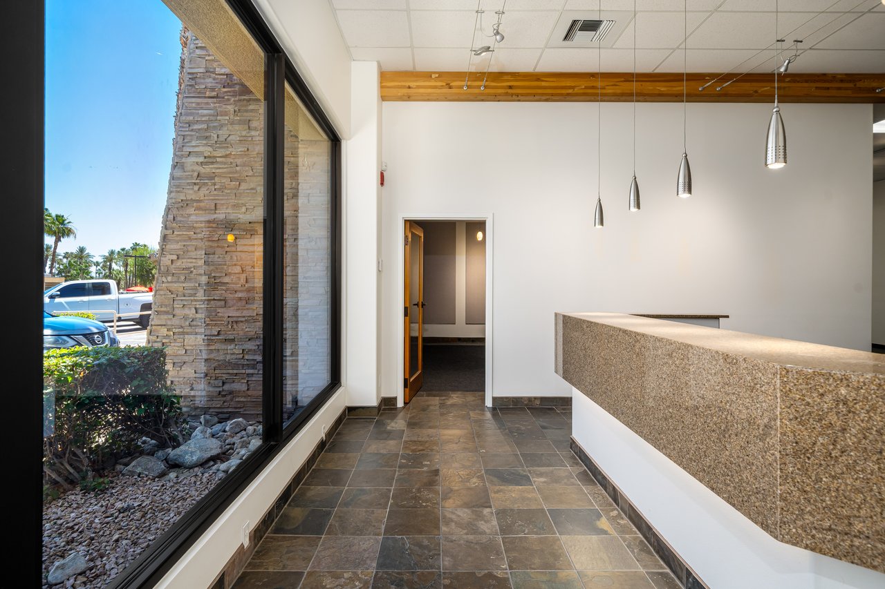Desert Square - Suite D