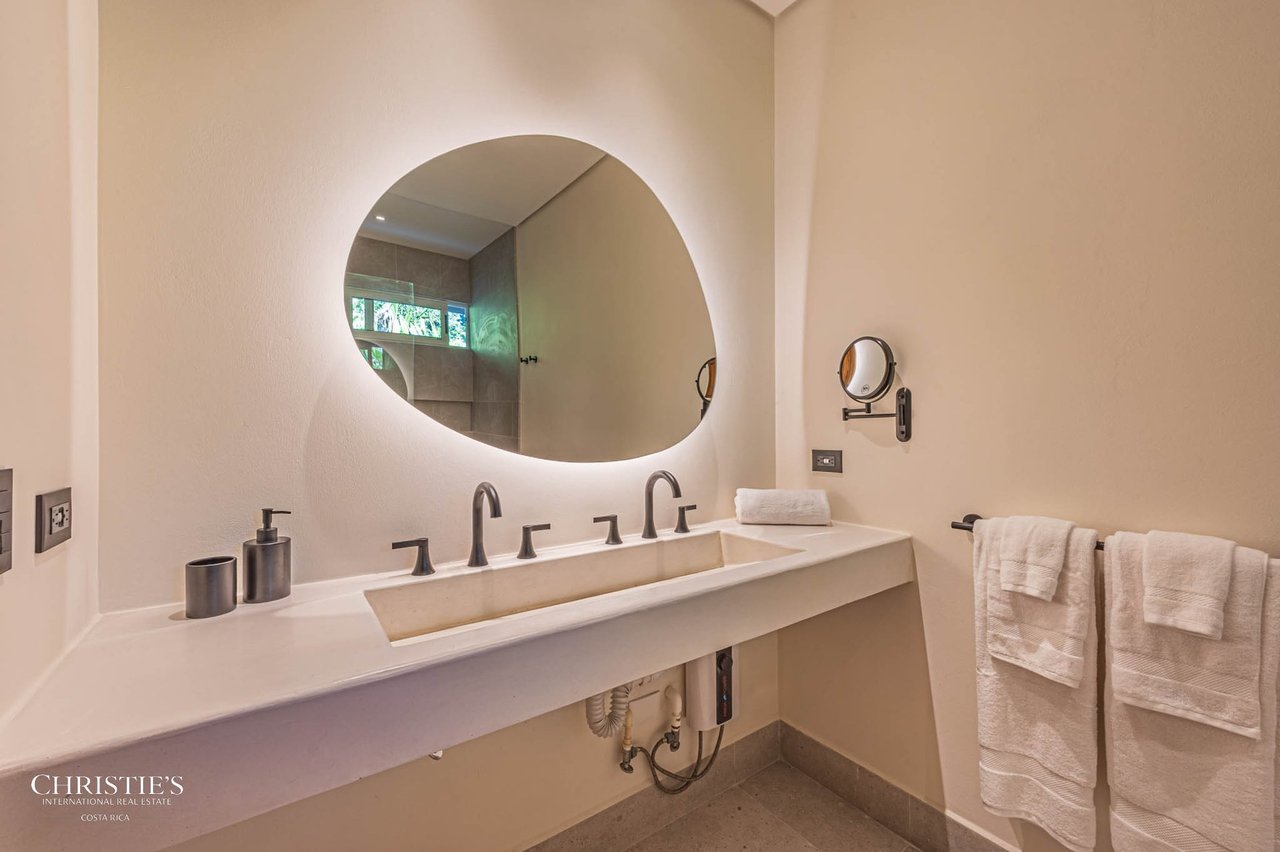 Casa Ohana – Comtemporary Luxury Villa, Steps from the Beach