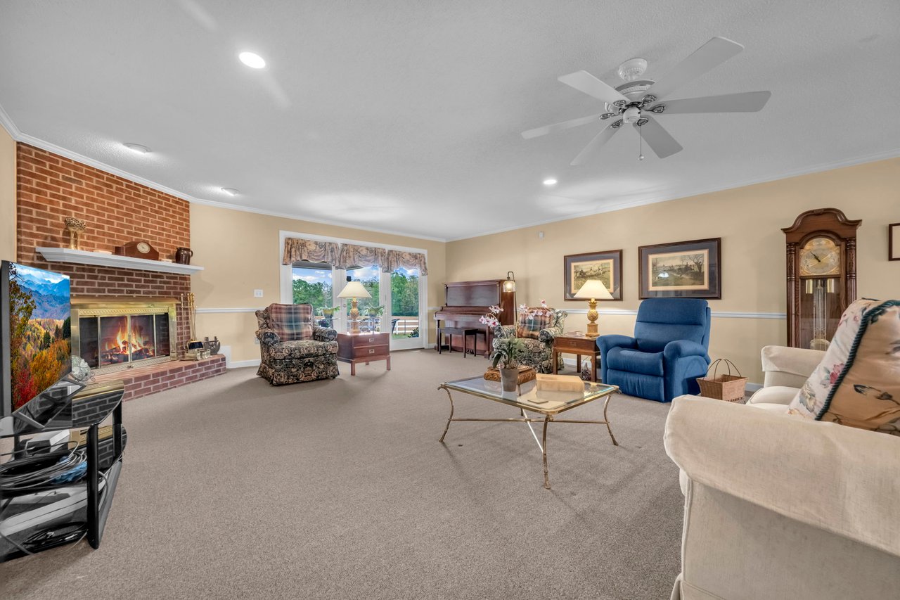 824 N Forest Hills School Rd