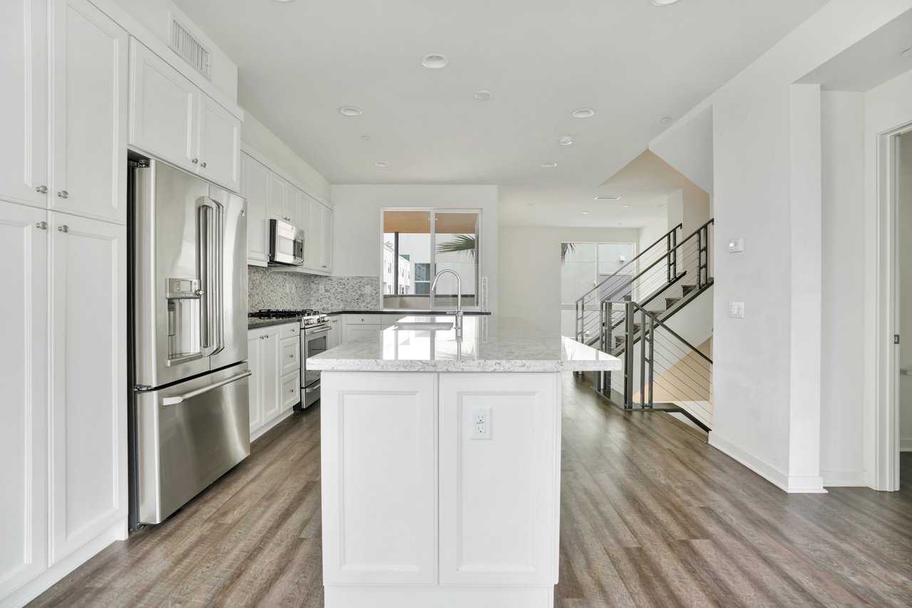 1688 Shoreline Way