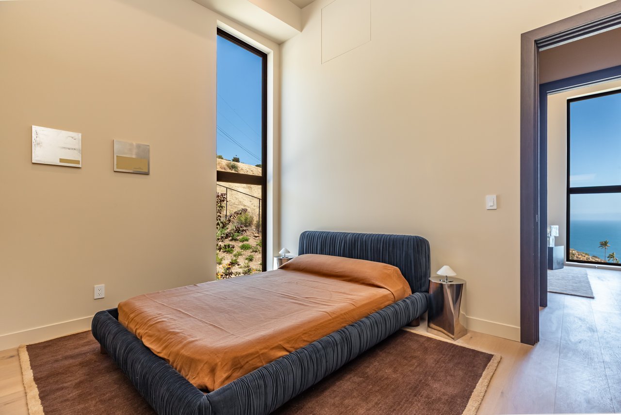 4346 Avenida De La Encinal