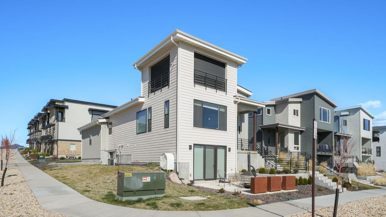 6537 Silver Creek Dr