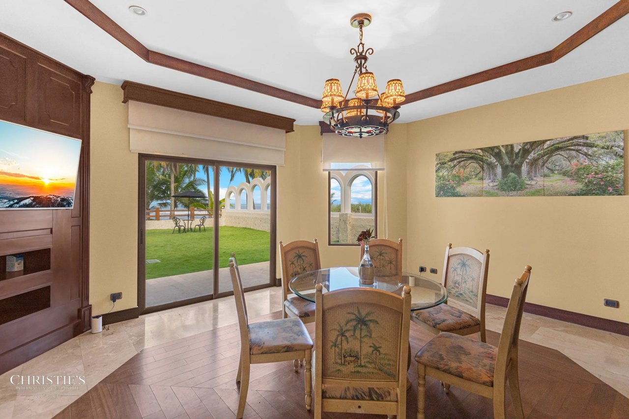 Hermosa Villa Beachfront Estate