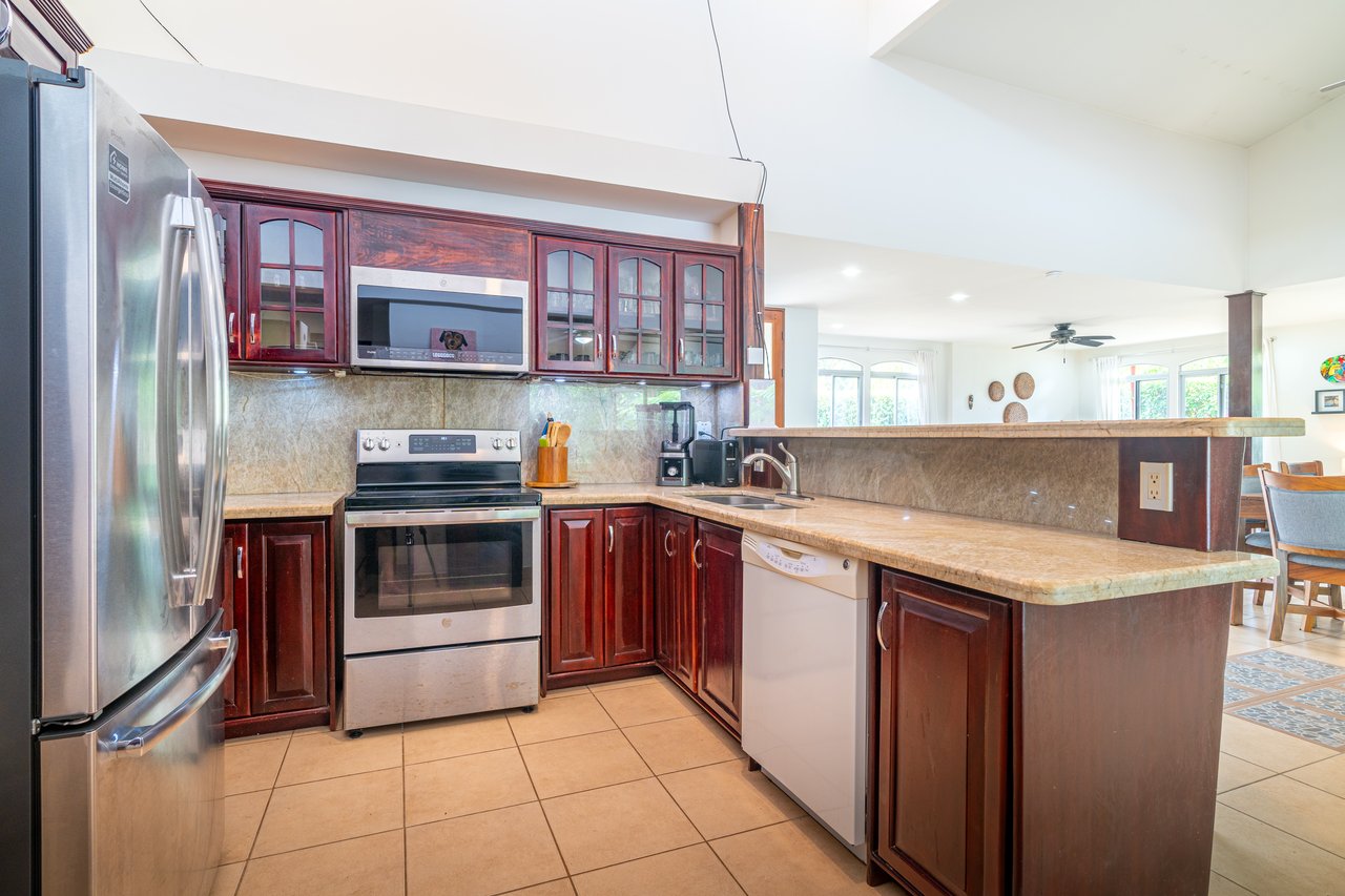 Casa Luna, 3bed /3bath Private Oasis, Convenient Location